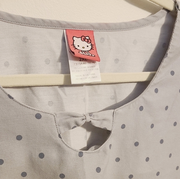Hello Kitty | Women's Gray Polka Dot Graphic Print Scrubs Shirt (Size 2XL) - Picture 6 of 16